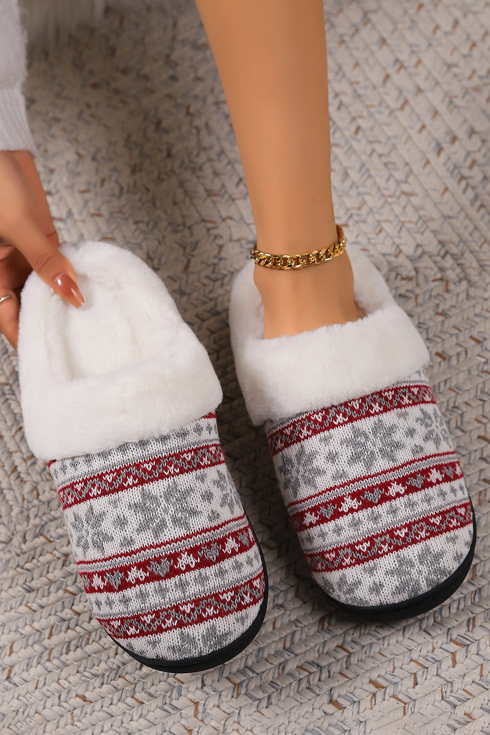 White Snowflake Pattern Knitted Plush Home Slippers