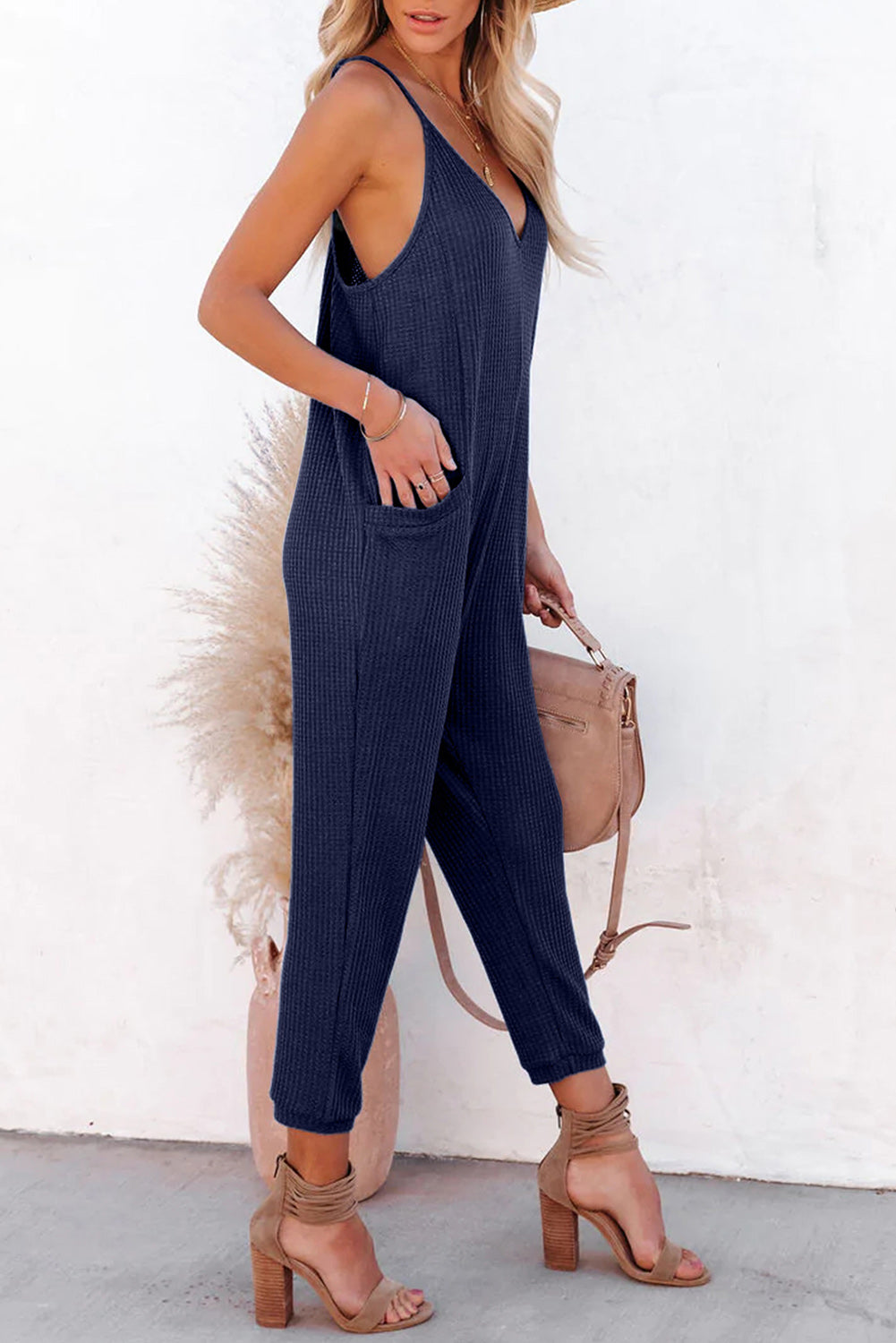 Black Textured Sleeveless V-Neck Pocketed Casual Jumpsuit