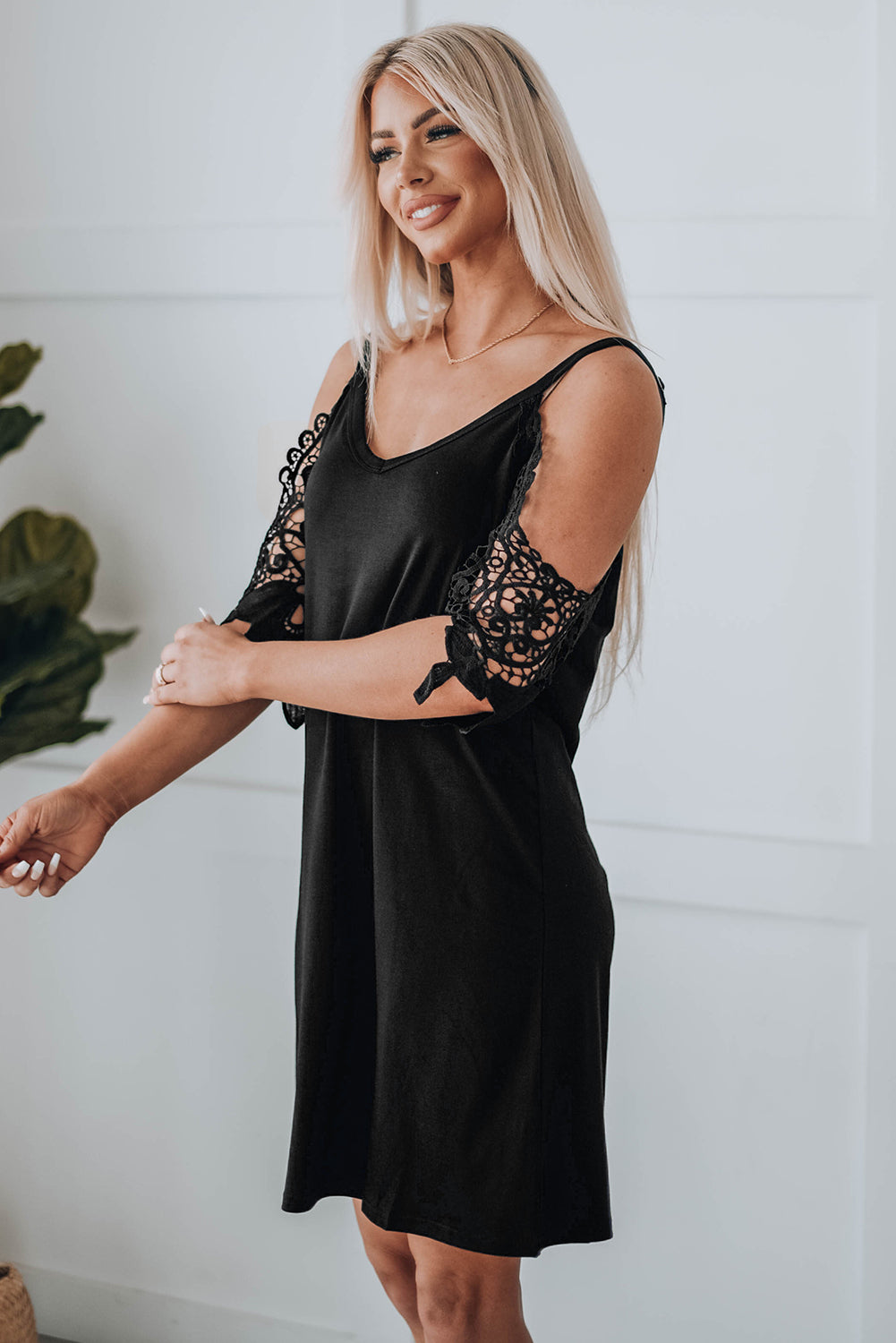 Black Casual Lace Splicing Cold Shoulder Short Dress