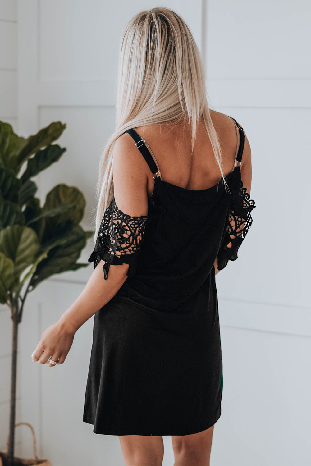 Black Casual Lace Splicing Cold Shoulder Short Dress