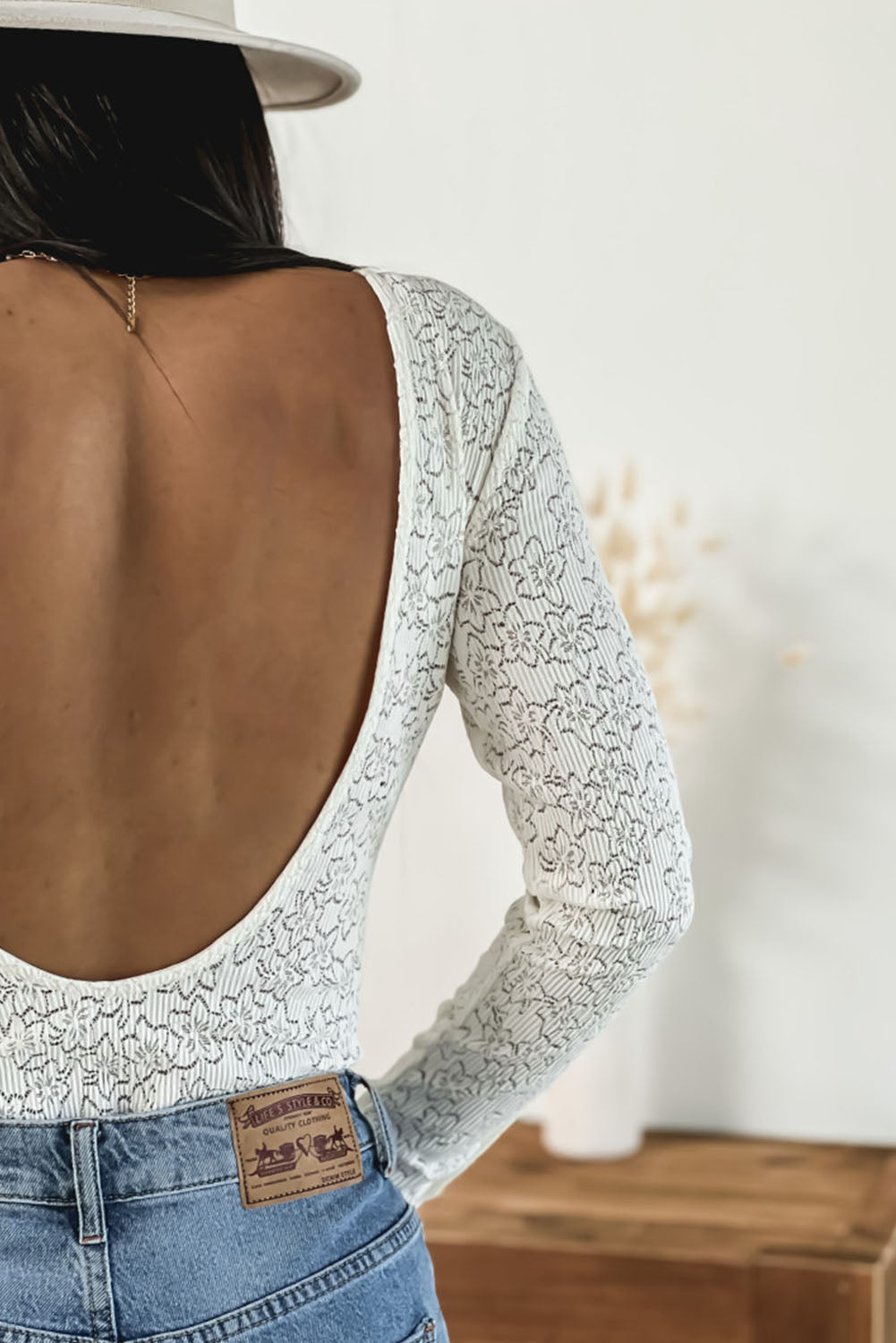 White Basic Cuffed Lace Backless Long Sleeve Bodysuit