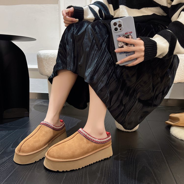 Heavy-soled warm snow boots 2022 autumn and winter new outerwear plus fleece fur integrated Baotou half fur slippers women